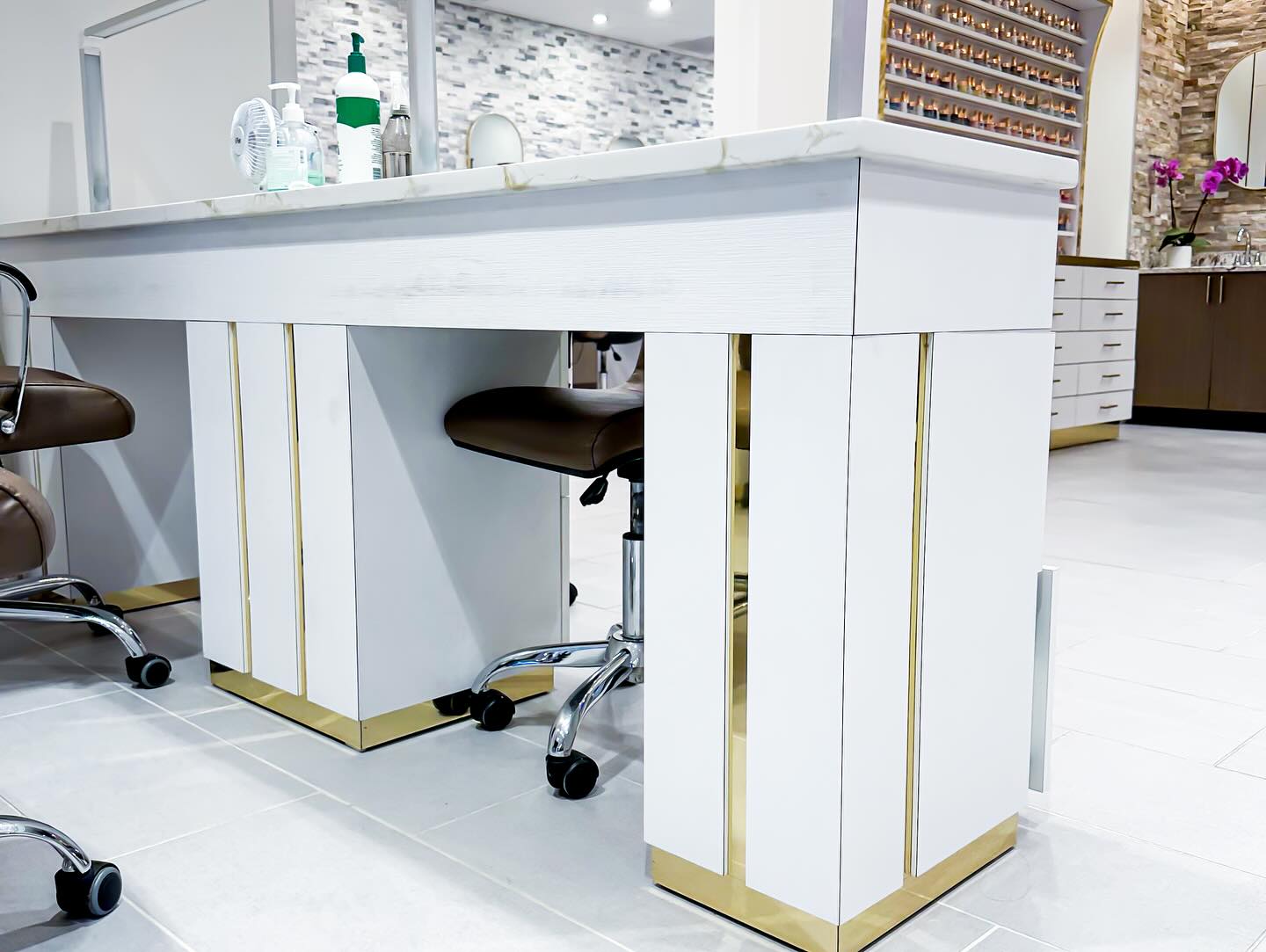 Nail Tables